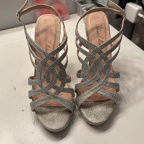 Silver heels - Picture 2 of 4